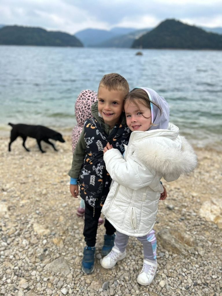 Deca na Zaovinskom jezeru