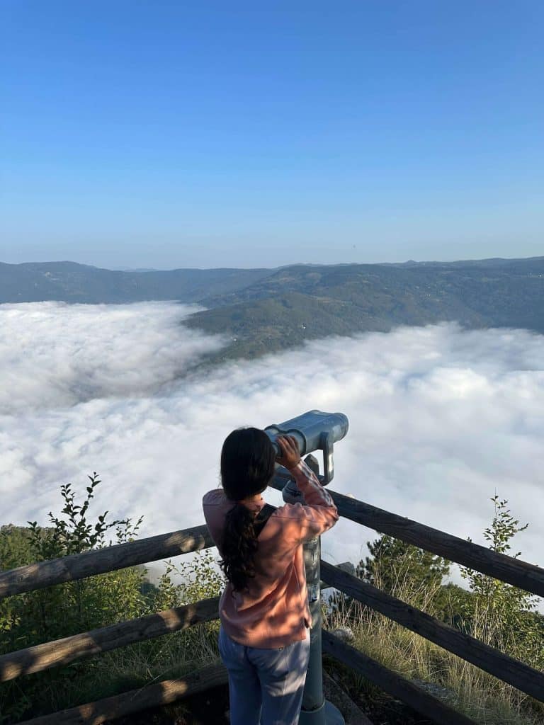 Horizont - pogled iz dvogleda sa vidikovca Banjska Stena