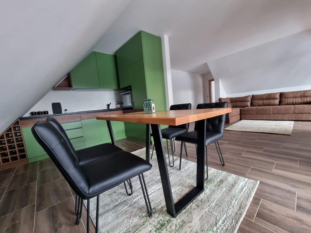 Dnevni boravak u velikom sat apartmanu