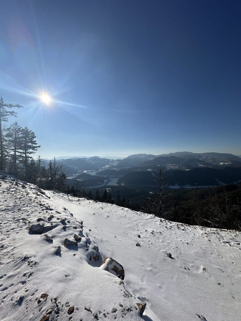 Jezero Perućac sneg na planini Tara