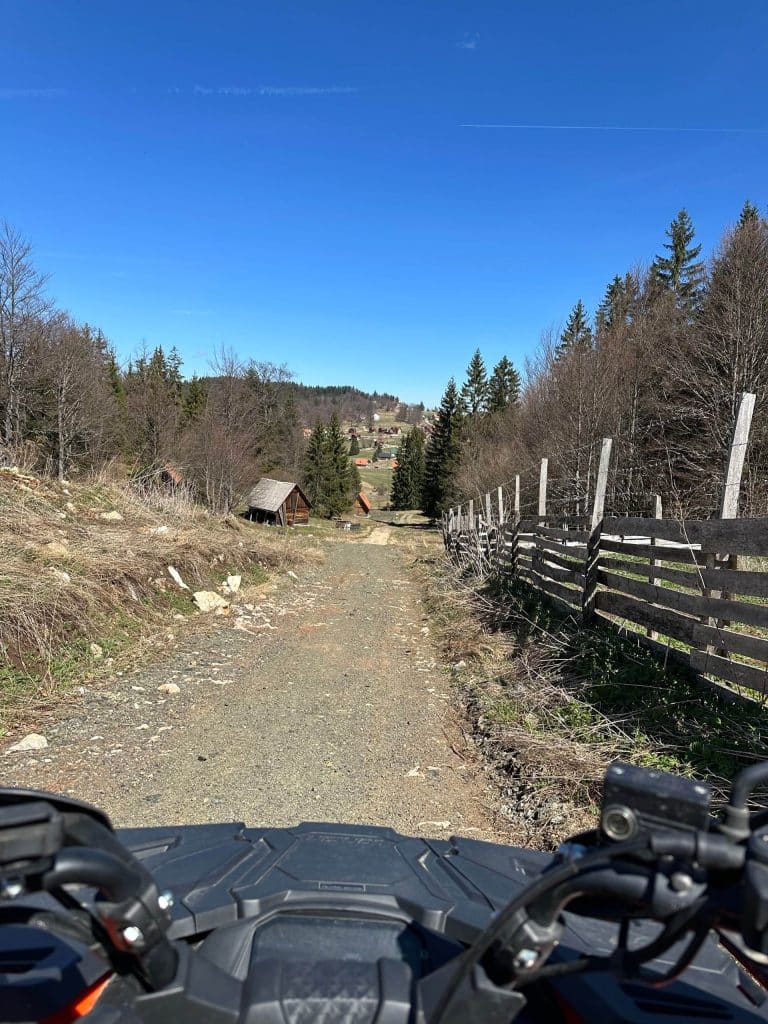 Kvadom kroz selo Sekulić na Tari